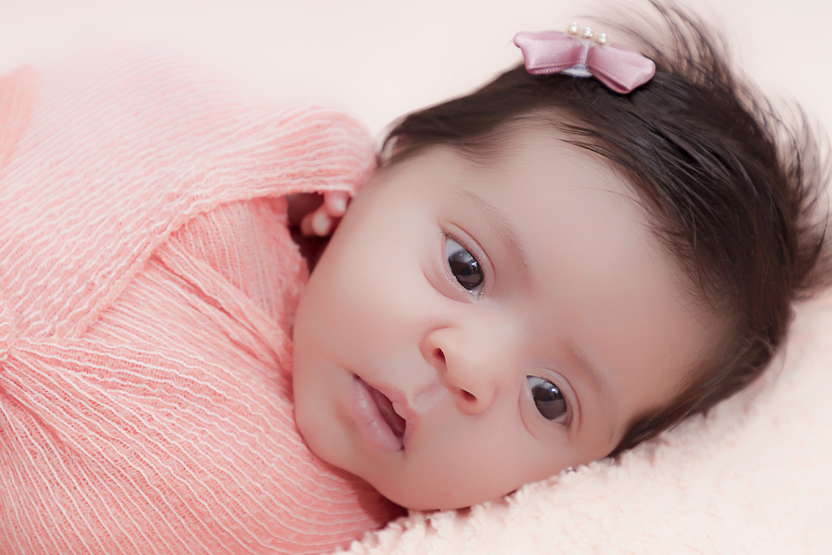 Fotógrafa Especializada. Cuidados Com Seu Bebê. Muito amor pelo seu bebê. Book e Ensaio Newborn. Fotografia Newborn. Newborn no conforto do seu lar. Ensaio fotográfico em casa. Daniele Vidal Fotografia. São Paulo. Maternidade.