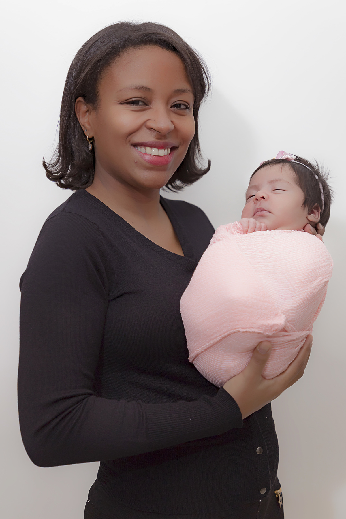 Fotógrafa Especializada. Cuidados Com Seu Bebê. Muito amor pelo seu bebê. Book e Ensaio Newborn. Fotografia Newborn. Newborn no conforto do seu lar. Ensaio fotográfico em casa. Daniele Vidal Fotografia. São Paulo. Maternidade.