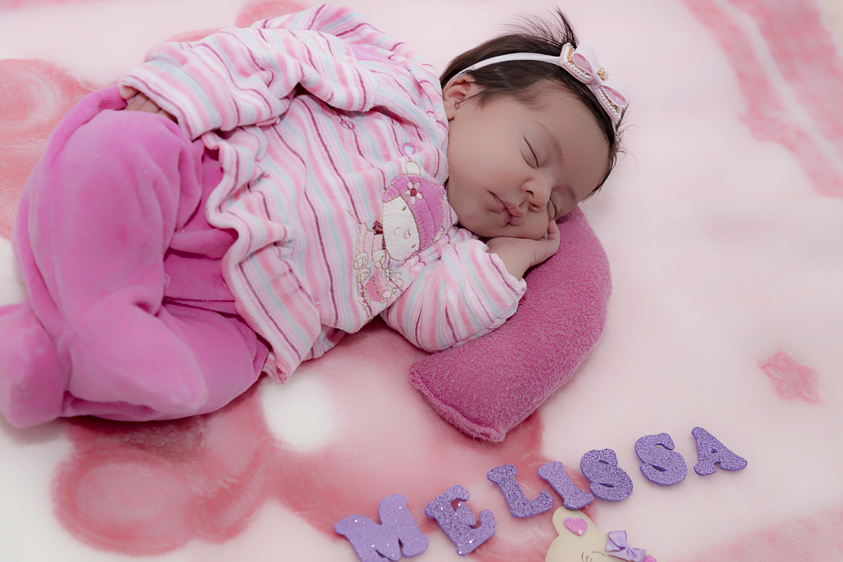 Fotógrafa Especializada. Cuidados Com Seu Bebê. Muito amor pelo seu bebê. Book e Ensaio Newborn. Fotografia Newborn. Newborn no conforto do seu lar. Ensaio fotográfico em casa. Daniele Vidal Fotografia. São Paulo. Maternidade.