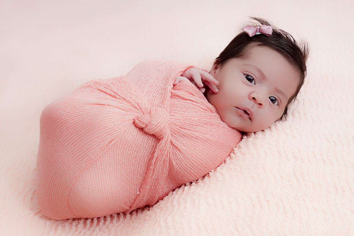 Fotógrafa Especializada. Cuidados Com Seu Bebê. Muito amor pelo seu bebê. Book e Ensaio Newborn. Fotografia Newborn. Newborn no conforto do seu lar. Ensaio fotográfico em casa. Daniele Vidal Fotografia. São Paulo. Maternidade.
