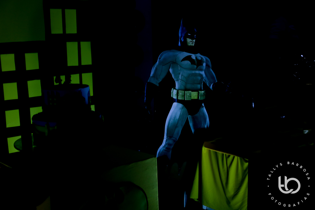 Próprio Batman apareceu às escuras.