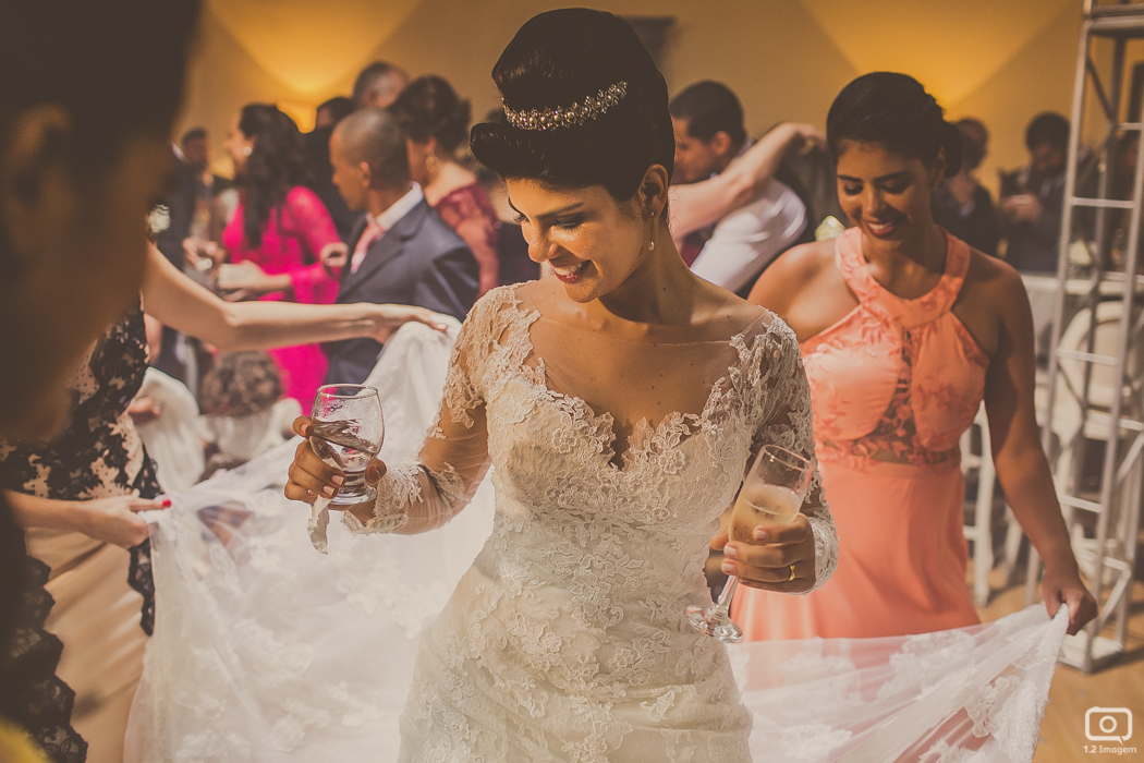 making of noiva, vestido de noiva, maquiagem casamento, casamento na bahia, buquê de noiva, raoni libório, noiva nova, noivos, casamento na praia, wedding brazil, umpontodoisimagem