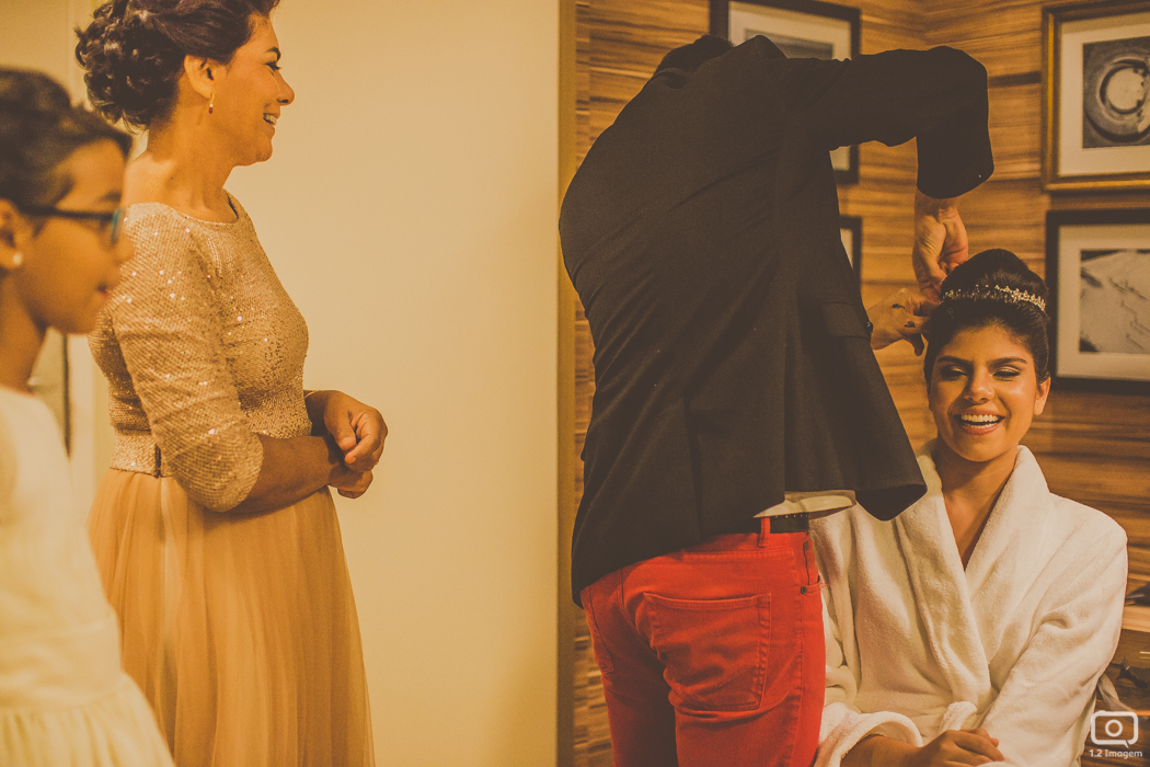 making of noiva, vestido de noiva, maquiagem casamento, casamento na bahia, buquê de noiva, raoni libório, noiva nova, noivos, casamento na praia, wedding brazil, umpontodoisimagem