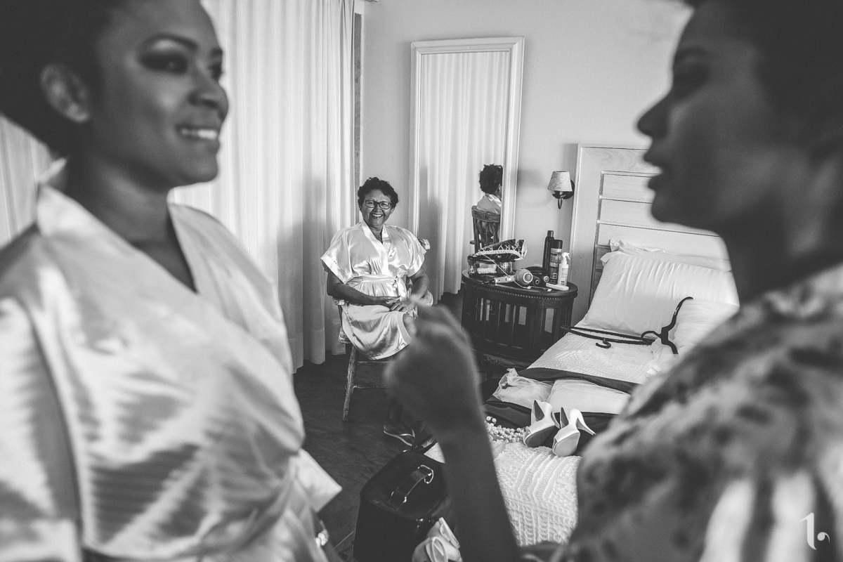 making of noiva, vestido de noiva, maquiagem casamento, casamento na bahia, buquê de noiva, raoni libório, noiva nova, noivos, casamento na praia, wedding brazil, umpontodoisimagem