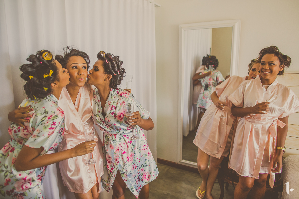 making of noiva, vestido de noiva, maquiagem casamento, casamento na bahia, buquê de noiva, raoni libório, noiva nova, noivos, casamento na praia, wedding brazil, umpontodoisimagem