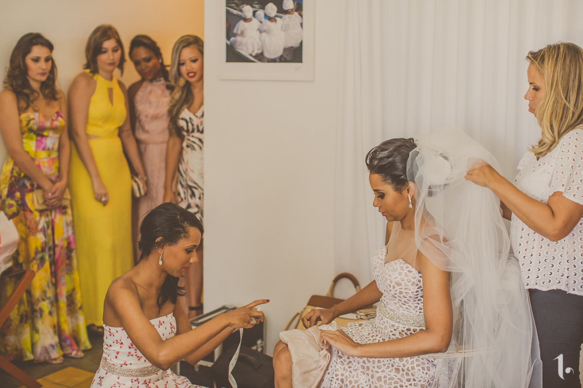 making of noiva, vestido de noiva, maquiagem casamento, casamento na bahia, buquê de noiva, raoni libório, noiva nova, noivos, casamento na praia, wedding brazil, umpontodoisimagem