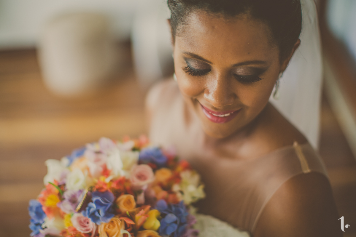 making of noiva, vestido de noiva, maquiagem casamento, casamento na bahia, buquê de noiva, raoni libório, noiva nova, noivos, casamento na praia, wedding brazil, umpontodoisimagem
