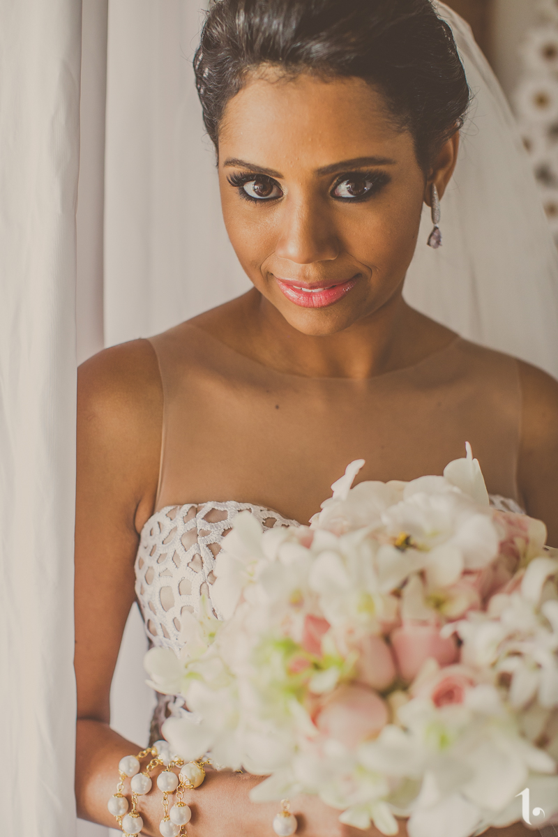 making of noiva, vestido de noiva, maquiagem casamento, casamento na bahia, buquê de noiva, raoni libório, noiva nova, noivos, casamento na praia, wedding brazil, umpontodoisimagem