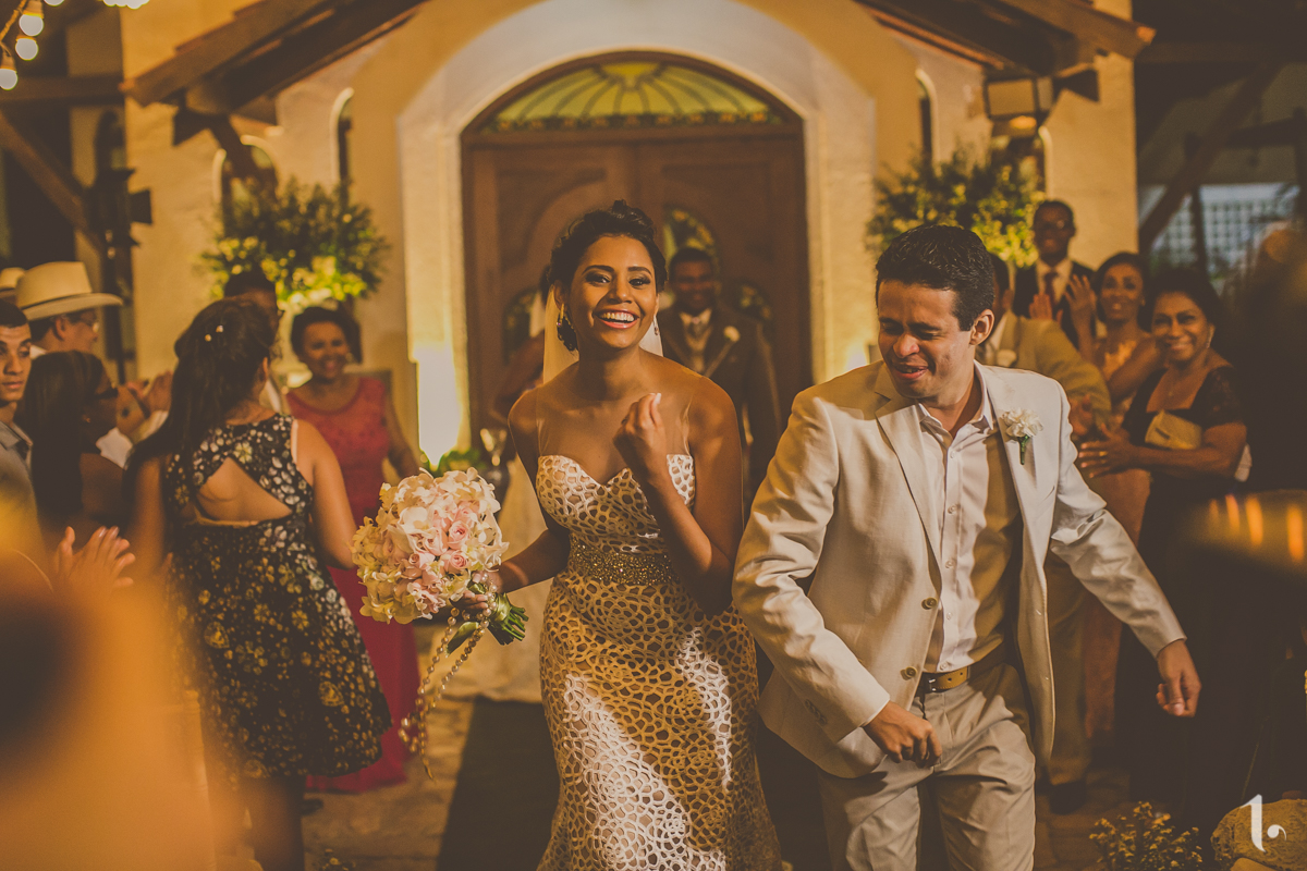 making of noiva, vestido de noiva, maquiagem casamento, casamento na bahia, buquê de noiva, raoni libório, noiva nova, noivos, casamento na praia, wedding brazil, umpontodoisimagem