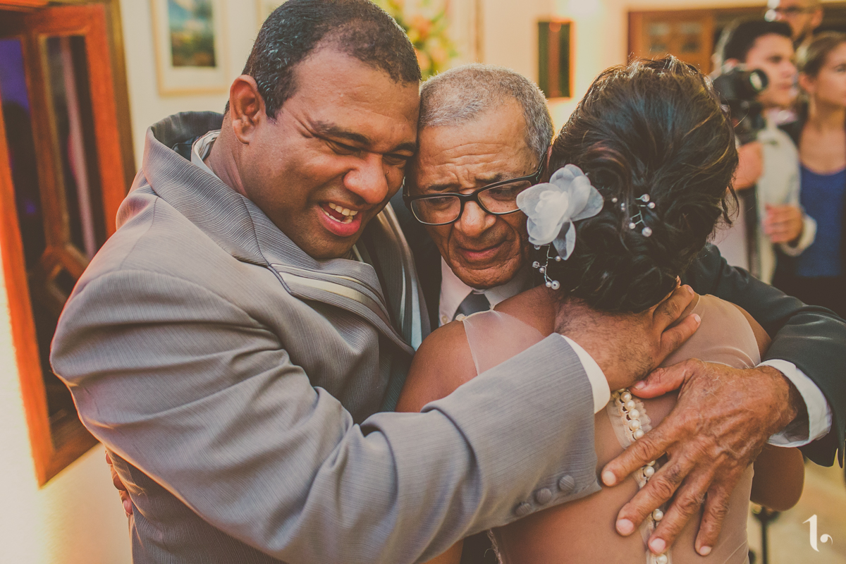 making of noiva, vestido de noiva, maquiagem casamento, casamento na bahia, buquê de noiva, raoni libório, noiva nova, noivos, casamento na praia, wedding brazil, umpontodoisimagem
