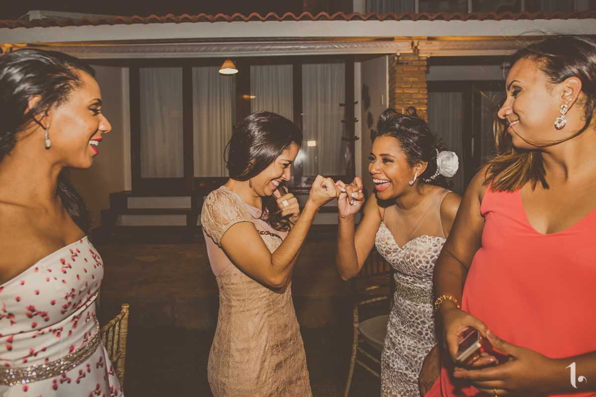 making of noiva, vestido de noiva, maquiagem casamento, casamento na bahia, buquê de noiva, raoni libório, noiva nova, noivos, casamento na praia, wedding brazil, umpontodoisimagem