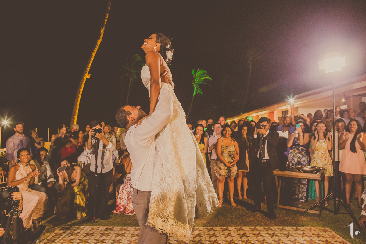 making of noiva, vestido de noiva, maquiagem casamento, casamento na bahia, buquê de noiva, raoni libório, noiva nova, noivos, casamento na praia, wedding brazil, umpontodoisimagem