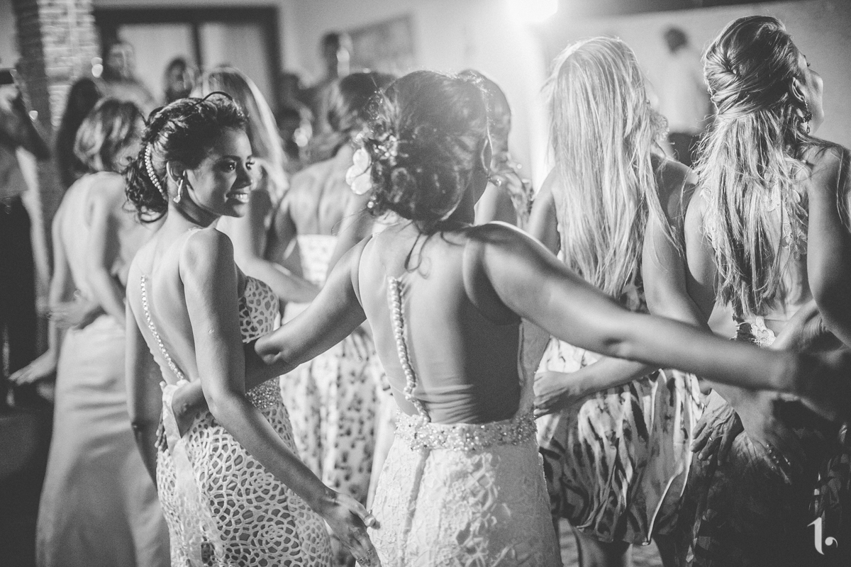 making of noiva, vestido de noiva, maquiagem casamento, casamento na bahia, buquê de noiva, raoni libório, noiva nova, noivos, casamento na praia, wedding brazil, umpontodoisimagem