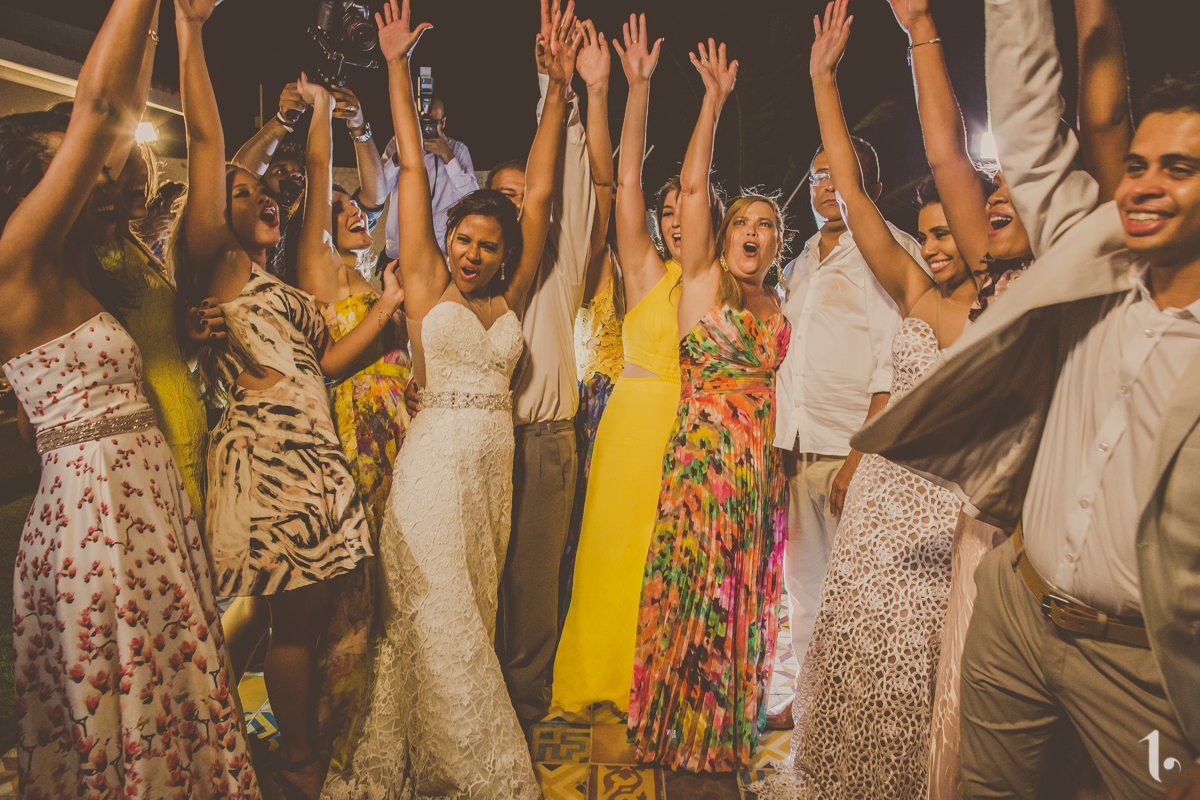 making of noiva, vestido de noiva, maquiagem casamento, casamento na bahia, buquê de noiva, raoni libório, noiva nova, noivos, casamento na praia, wedding brazil, umpontodoisimagem