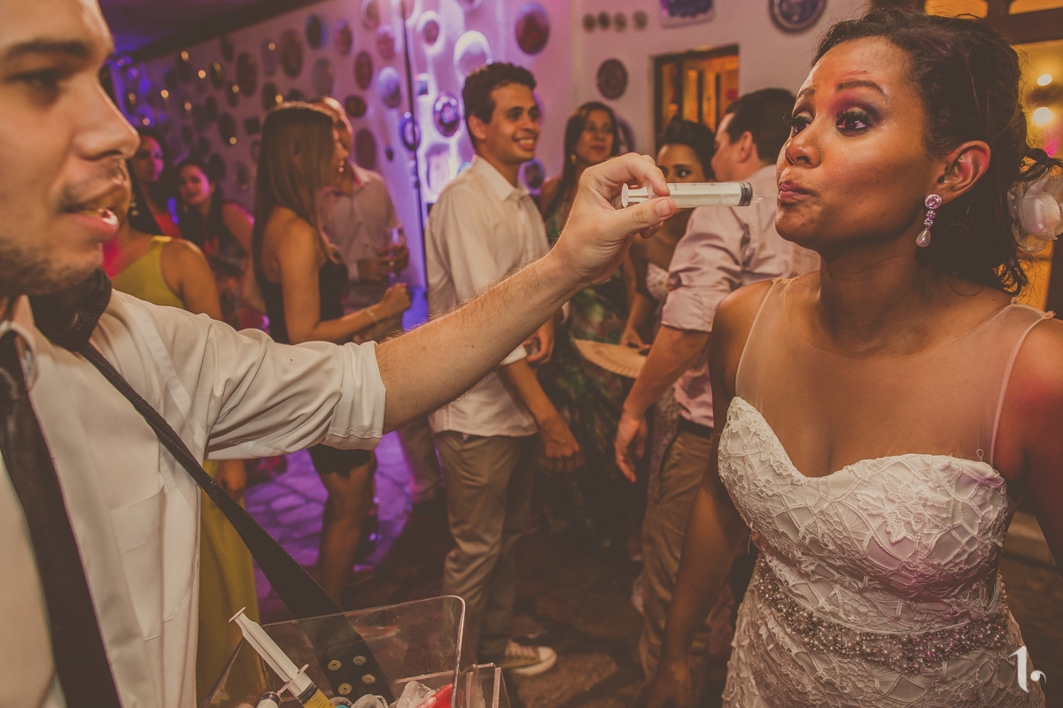 making of noiva, vestido de noiva, maquiagem casamento, casamento na bahia, buquê de noiva, raoni libório, noiva nova, noivos, casamento na praia, wedding brazil, umpontodoisimagem