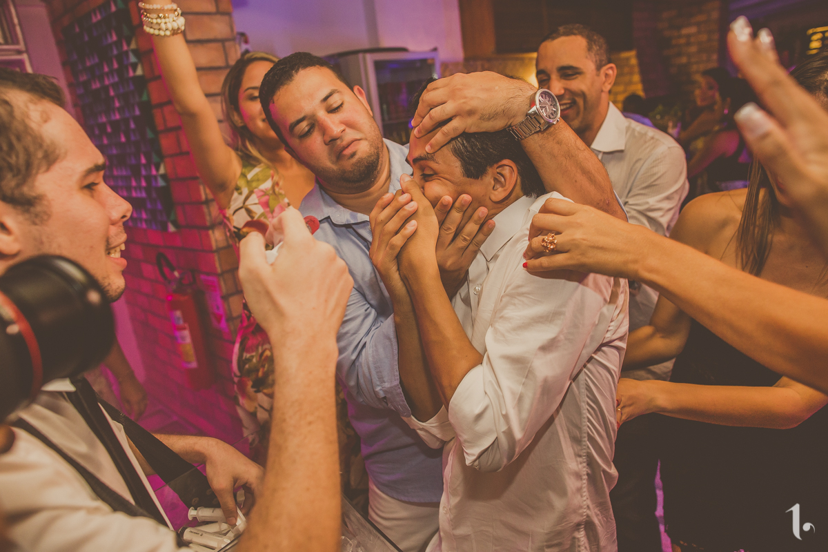 making of noiva, vestido de noiva, maquiagem casamento, casamento na bahia, buquê de noiva, raoni libório, noiva nova, noivos, casamento na praia, wedding brazil, umpontodoisimagem