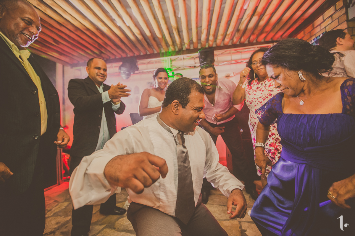 making of noiva, vestido de noiva, maquiagem casamento, casamento na bahia, buquê de noiva, raoni libório, noiva nova, noivos, casamento na praia, wedding brazil, umpontodoisimagem