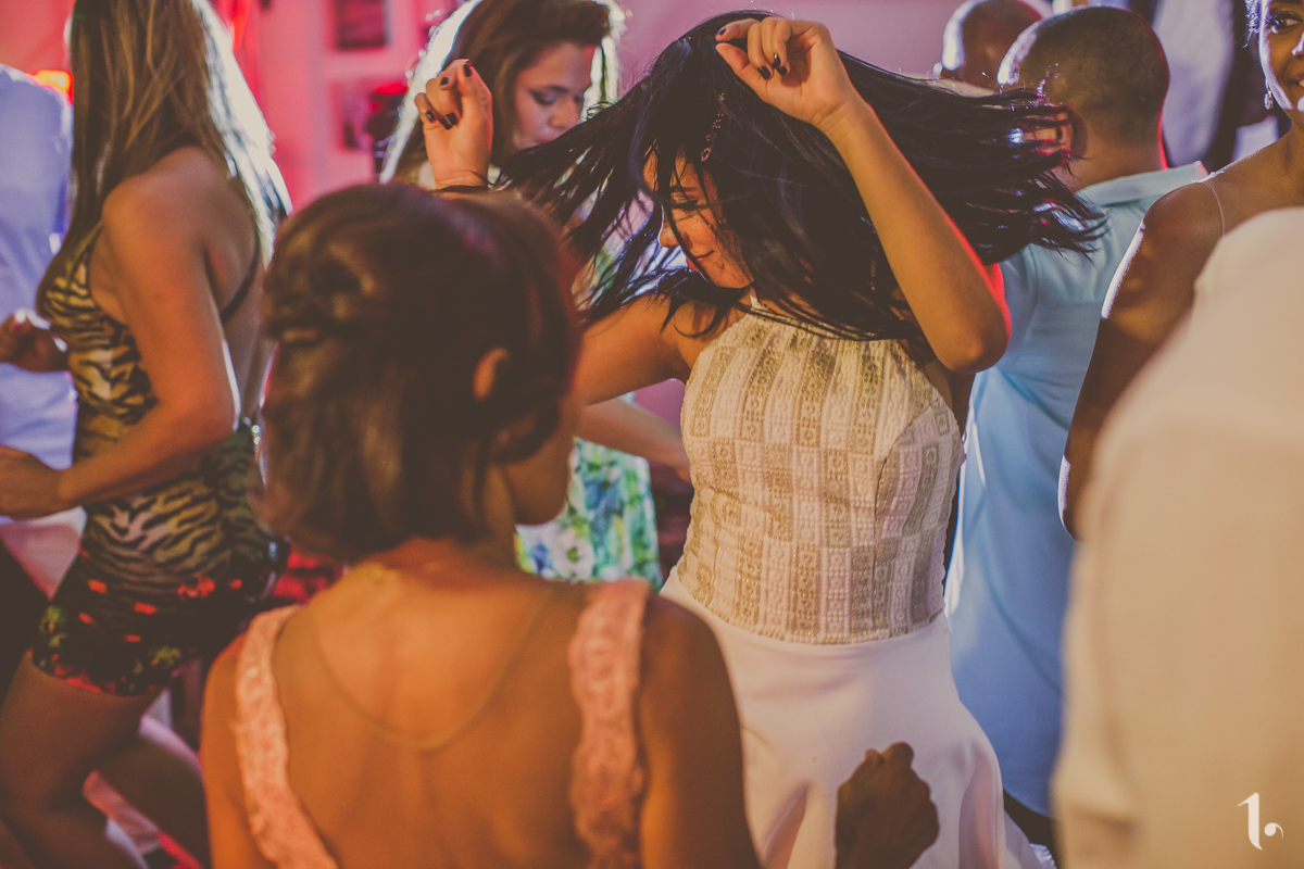 making of noiva, vestido de noiva, maquiagem casamento, casamento na bahia, buquê de noiva, raoni libório, noiva nova, noivos, casamento na praia, wedding brazil, umpontodoisimagem