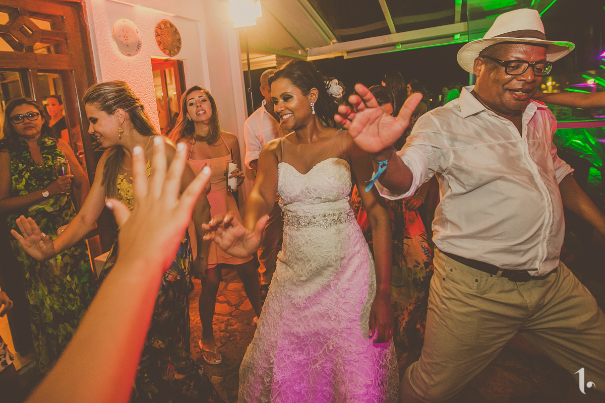 making of noiva, vestido de noiva, maquiagem casamento, casamento na bahia, buquê de noiva, raoni libório, noiva nova, noivos, casamento na praia, wedding brazil, umpontodoisimagem