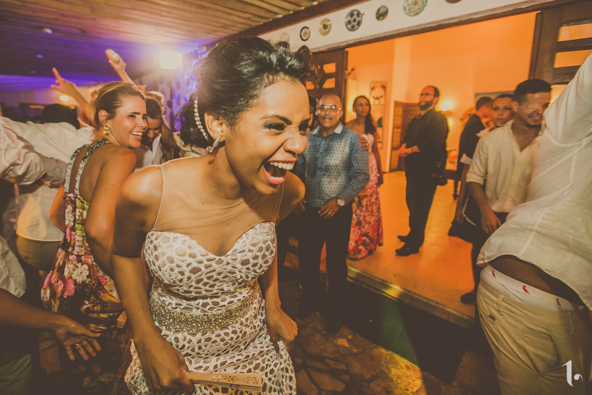 making of noiva, vestido de noiva, maquiagem casamento, casamento na bahia, buquê de noiva, raoni libório, noiva nova, noivos, casamento na praia, wedding brazil, umpontodoisimagem