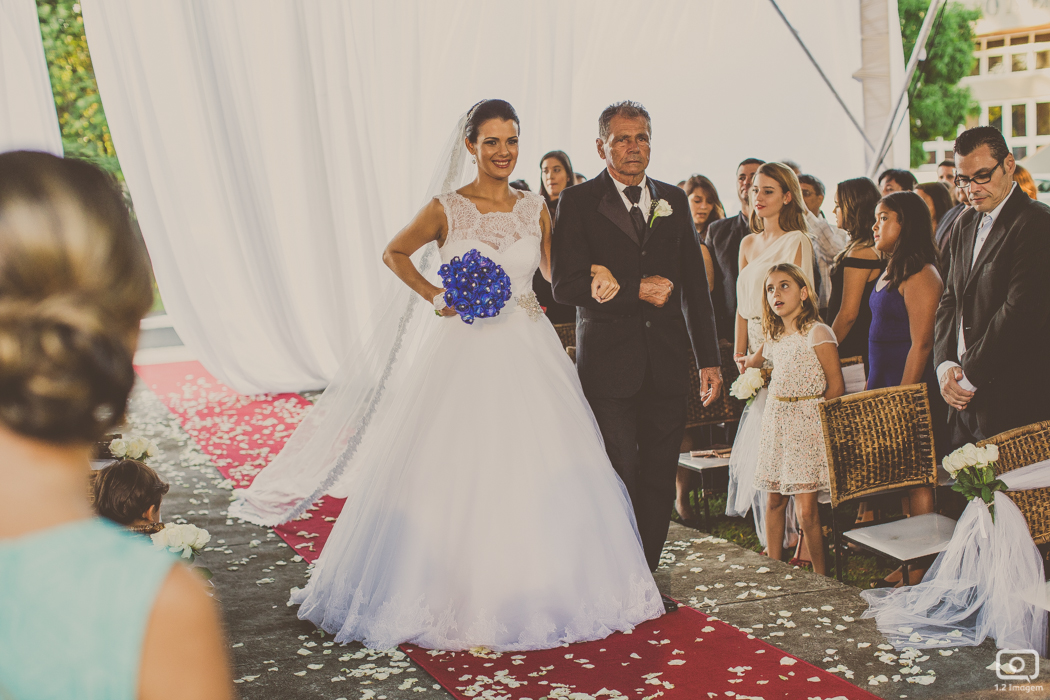 making of noiva, vestido de noiva, maquiagem casamento, casamento na bahia, buquê de noiva, raoni libório, noiva nova, noivos, casamento na praia, wedding brazil, umpontodoisimagem