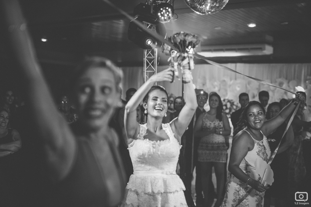 making of noiva, vestido de noiva, maquiagem casamento, casamento na bahia, buquê de noiva, raoni libório, noiva nova, noivos, casamento na praia, wedding brazil, umpontodoisimagem