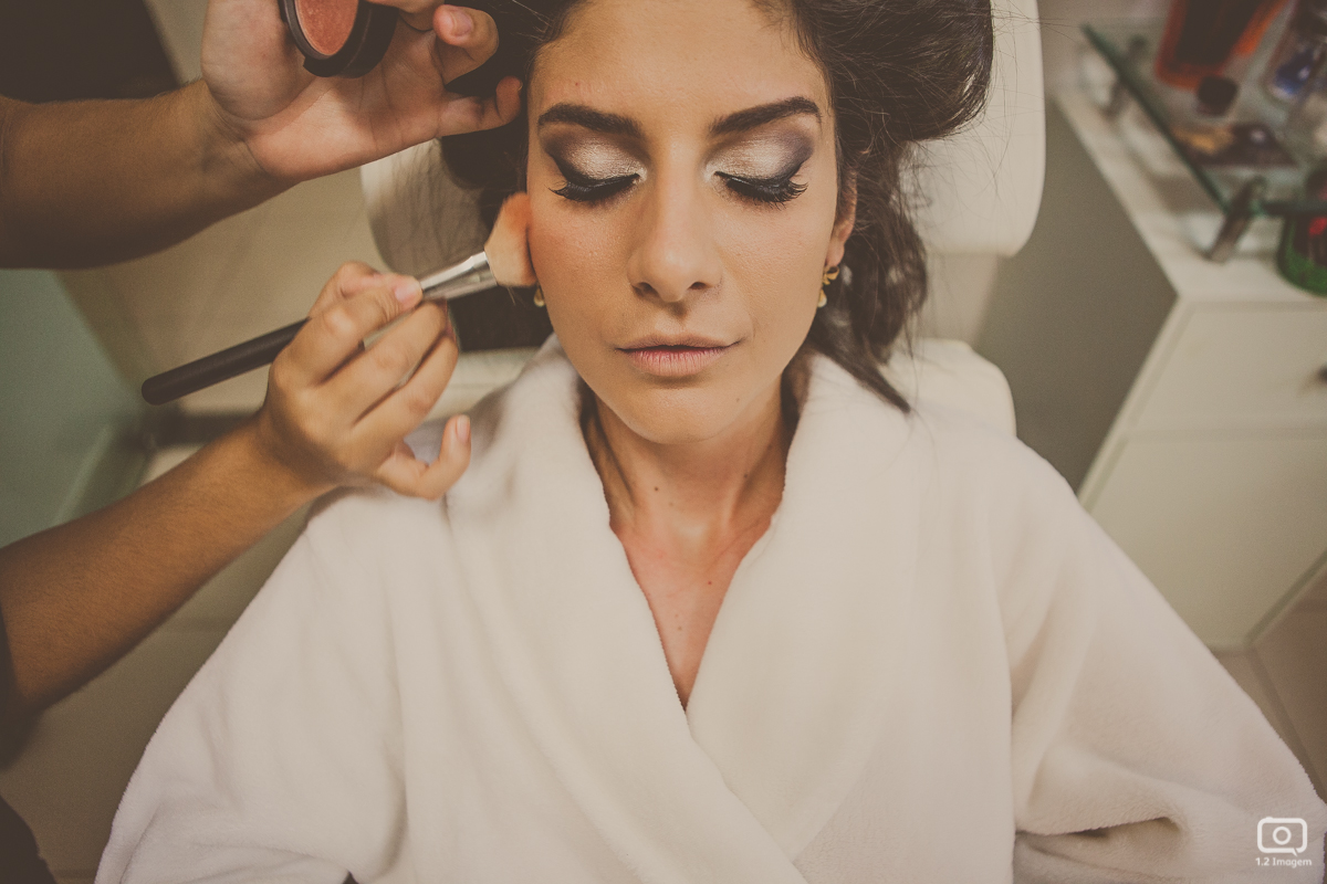 making of noiva, vestido de noiva, maquiagem casamento, casamento na bahia, buquê de noiva, raoni libório, noiva nova, noivos, casamento na praia, wedding brazil, umpontodoisimagem