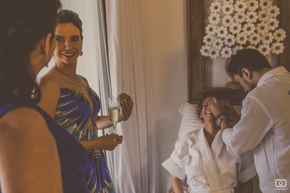 making of noiva, vestido de noiva, maquiagem casamento, casamento na bahia, buquê de noiva, raoni libório, noiva nova, noivos, casamento na praia, wedding brazil, umpontodoisimagem