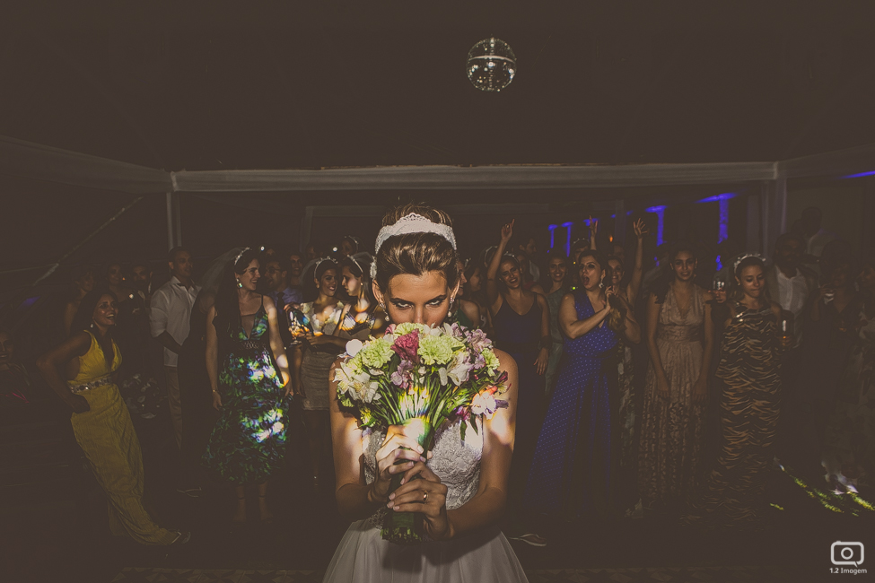 making of noiva, vestido de noiva, maquiagem casamento, casamento na bahia, buquê de noiva, raoni libório, noiva nova, noivos, casamento na praia, wedding brazil, umpontodoisimagem