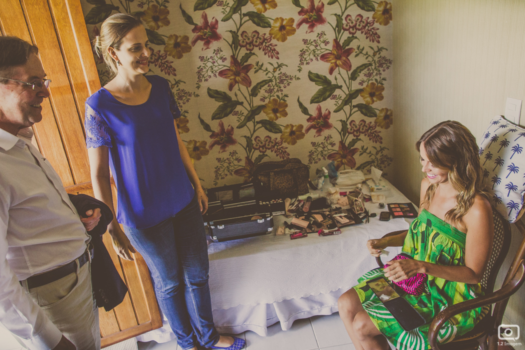 Making of, noiva, vestido, make, maquiagem casamento, casamento, wedding, wed, wed day, bride, universo da noiva, noiva nova, noivos, praia do forte, bahia, praia, casamento na praia, wedding brazil, Rivalda Carvalho, Pousada Refúgio da Vila, Igrej