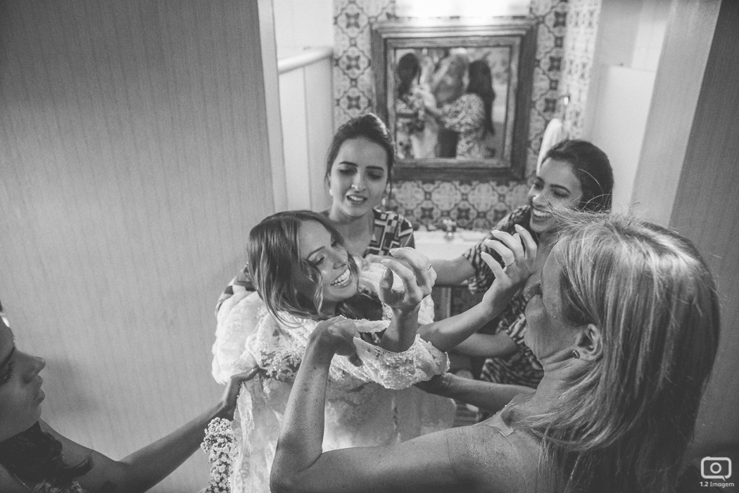 Making of, noiva, vestido, make, maquiagem casamento, casamento, wedding, wed, wed day, bride, universo da noiva, noiva nova, noivos, praia do forte, bahia, praia, casamento na praia, wedding brazil, Rivalda Carvalho, Pousada Refúgio da Vila, Igrej