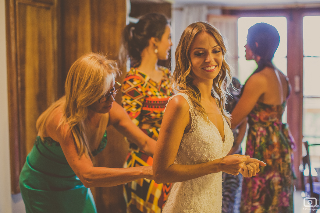 Making of, noiva, vestido, make, maquiagem casamento, casamento, wedding, wed, wed day, bride, universo da noiva, noiva nova, noivos, praia do forte, bahia, praia, casamento na praia, wedding brazil, Rivalda Carvalho, Pousada Refúgio da Vila, Igreja São F