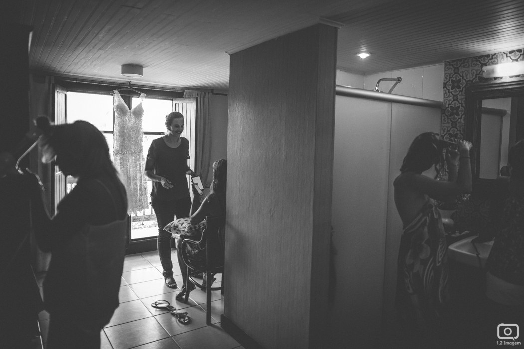 Making of, noiva, vestido, make, maquiagem casamento, casamento, wedding, wed, wed day, bride, universo da noiva, noiva nova, noivos, praia do forte, bahia, praia, casamento na praia, wedding brazil, Rivalda Carvalho, Pousada Refúgio da Vila, Igrej