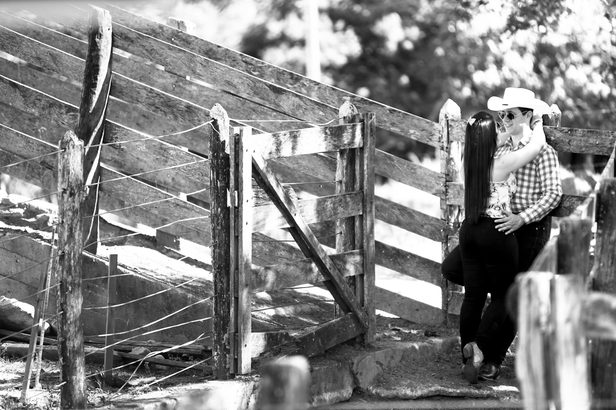 noiva, noivo, pre wedding, sessão, fazenda, cavalos, chapeu, amor, paixao, araxa, cerca, bone, sela, ricardo dias, studio s, foto