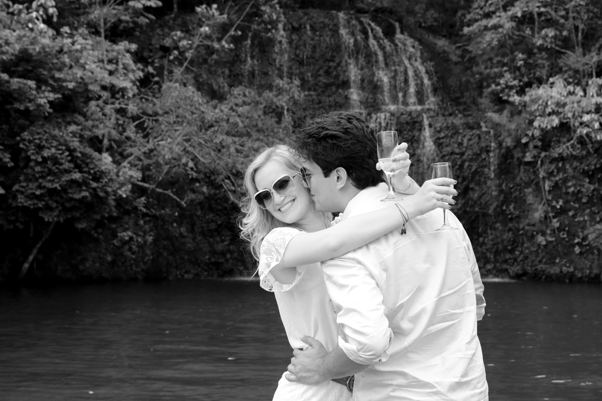 noiva, noivo, vestido branco, cachorro lindo, rancho, represa, miranda, uberlandia, barco, lancha, pier, deck, natureza, amor, paixao, studio s fotografia, ricardo studio s, ricardo dias, capricho, dedicação, amigos, book