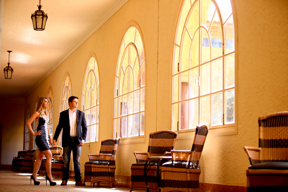 noiva, noivo, casal, amor, aliança, compromisso, grande hotel araxa, araxa, barreiro, janelas, lustres, sacada, lagoa, brinde, por do sol, sol, taças, studio s, ricardo studio s, ricardo dias, araxa, uberlandia, minas gerais