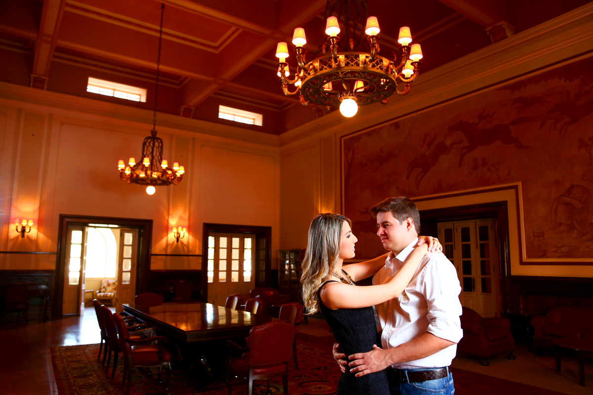 noiva, noivo, casal, amor, aliança, compromisso, grande hotel araxa, araxa, barreiro, janelas, lustres, sacada, lagoa, brinde, por do sol, sol, taças, studio s, ricardo studio s, ricardo dias, araxa, uberlandia, minas gerais