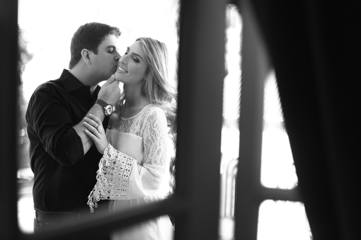 noiva, noivo, casal, amor, aliança, compromisso, grande hotel araxa, araxa, barreiro, janelas, lustres, sacada, lagoa, brinde, por do sol, sol, taças, studio s, ricardo studio s, ricardo dias, araxa, uberlandia, minas gerais