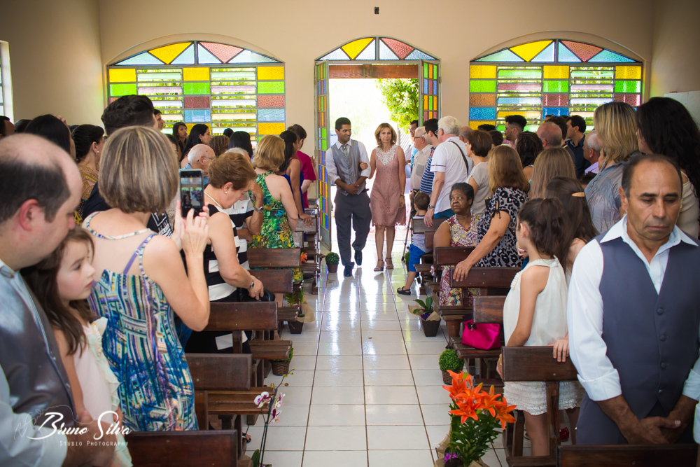 entrada noivo com sua mãe