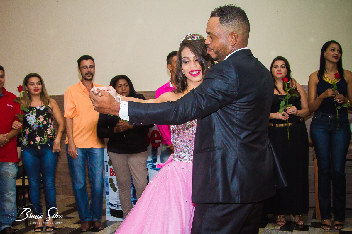 pai dança com a debutante