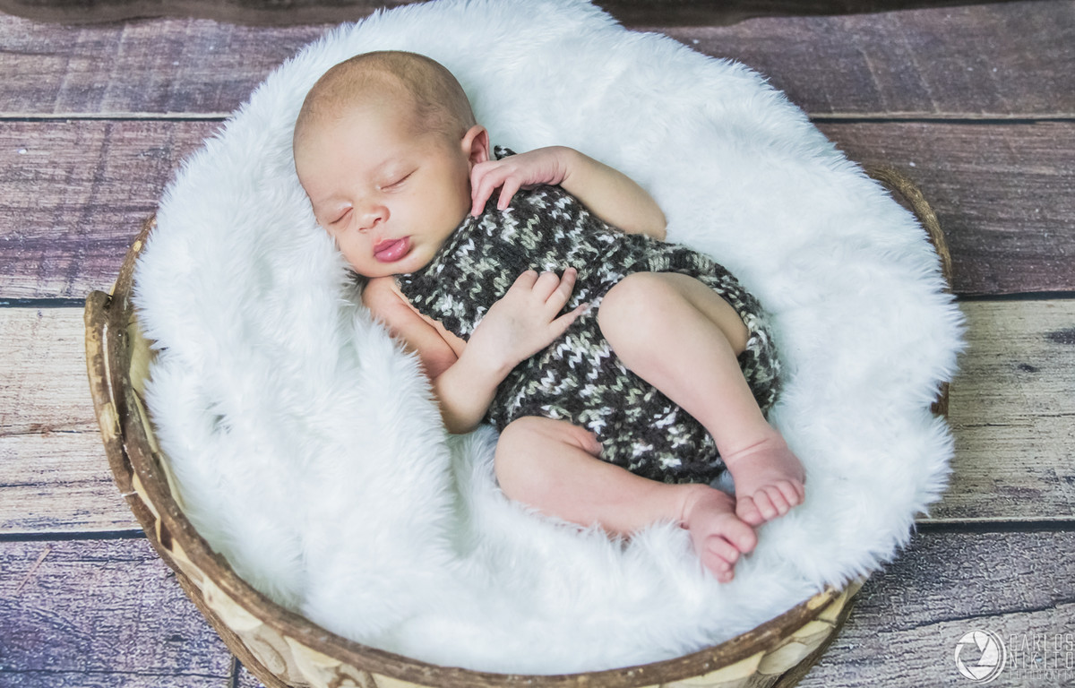 Newborn Felipe Gabriel realizado em Itumbiara Goiás fotografado por Carlos Nikito