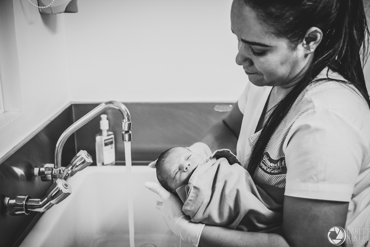 Ensaio gestante Thayne e Guilherme e parto da Antonella, fotografado por Carlos Nikito em Itumbiara Goias