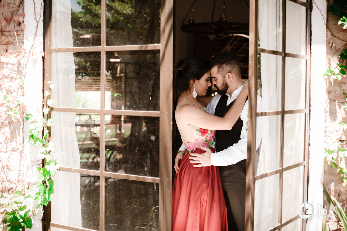 Ensaio pre casamento da Arielle e do Arthur realizado no Hotel Fazenda Solar dos Ipes no Prata MG, fotografado por Carlos Nikito