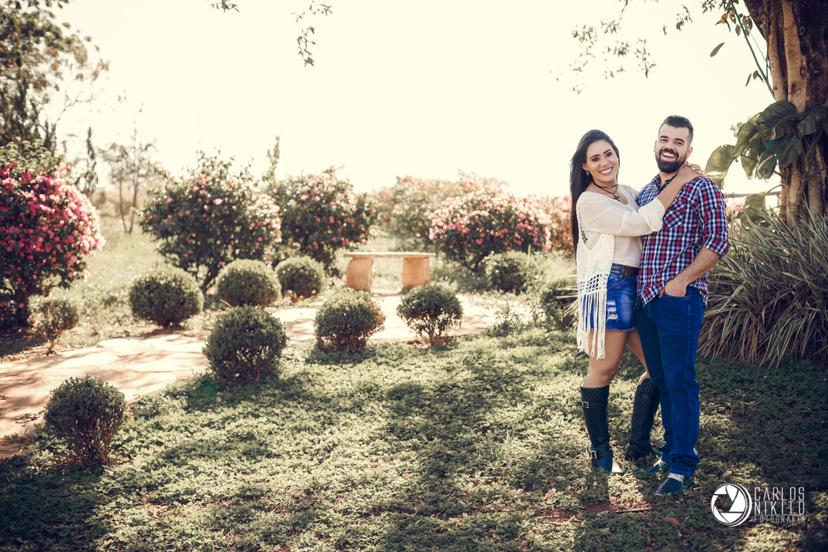 Ensaio pre casamento da Arielle e do Arthur realizado no Hotel Fazenda Solar dos Ipes no Prata MG, fotografado por Carlos Nikito