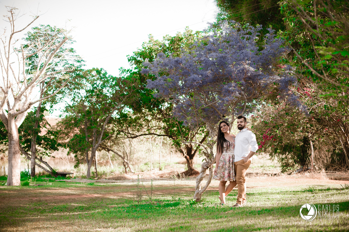 Ensaio pre casamento da Arielle e do Arthur realizado no Hotel Fazenda Solar dos Ipes no Prata MG, fotografado por Carlos Nikito