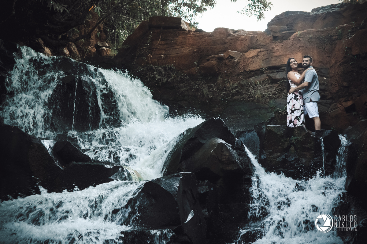Ensaio pre casamento da Arielle e do Arthur realizado no Hotel Fazenda Solar dos Ipes no Prata MG, fotografado por Carlos Nikito