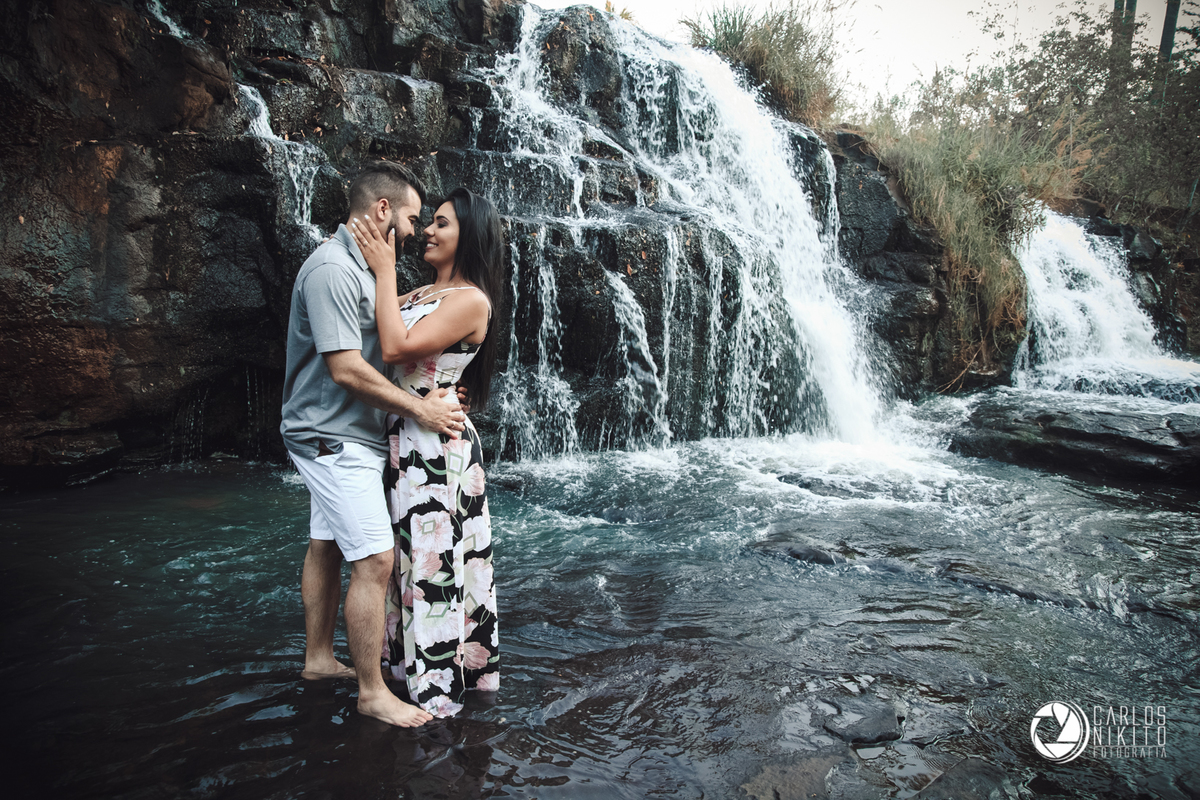 Ensaio pre casamento da Arielle e do Arthur realizado no Hotel Fazenda Solar dos Ipes no Prata MG, fotografado por Carlos Nikito