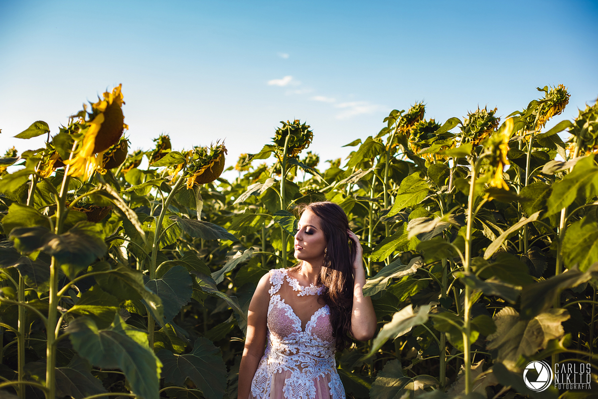 Book da Nara de 15 anos. Produção Hugo Castro, roupas da Closet, realizado em Itumbiara Goiás fotografado por Carlos Nikito