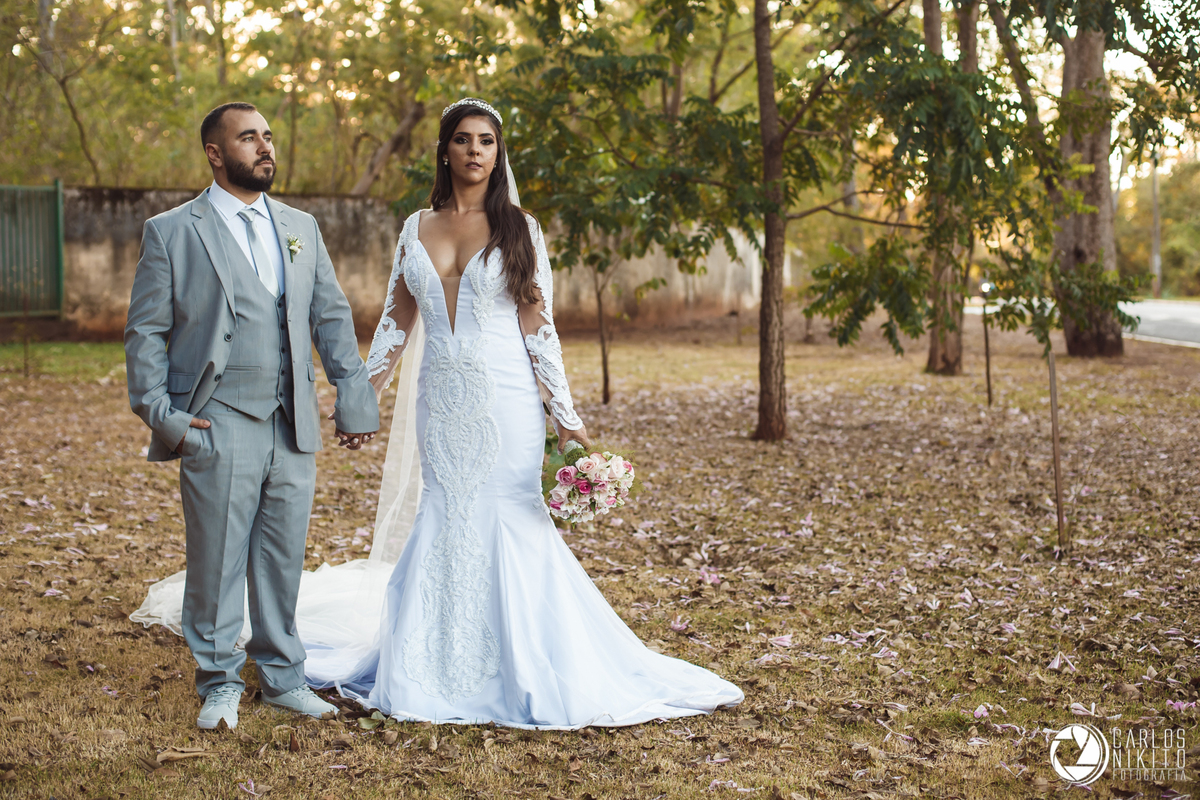 Casamento Paula e Gesmar realizado em Itumbiara Goias fotografado por Carlos Nikito. Celice Prado Make up e vestido Andrea Bernardino