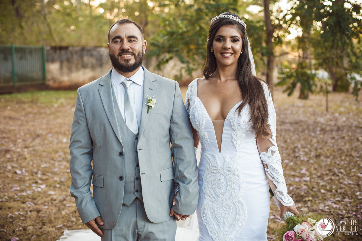 Casamento Paula e Gesmar realizado em Itumbiara Goias fotografado por Carlos Nikito. Celice Prado Make up e vestido Andrea Bernardino